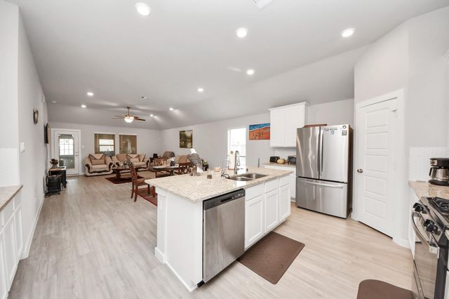 2610 Blue Abbott Drive, Fresno, TX 77545