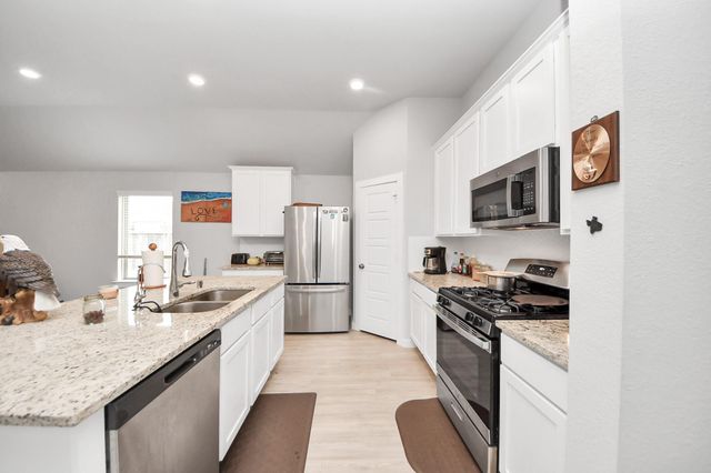 2610 Blue Abbott Drive, Fresno, TX 77545