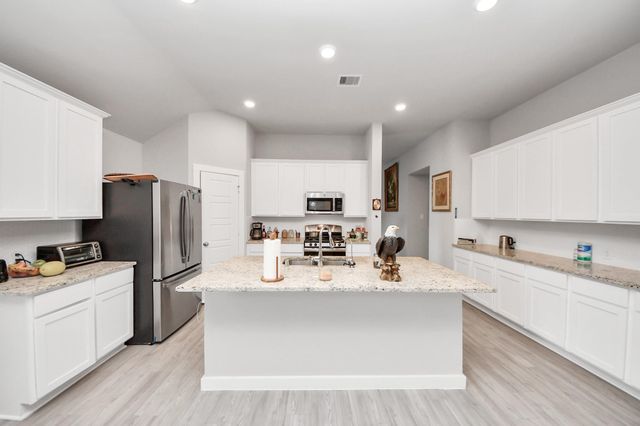 2610 Blue Abbott Drive, Fresno, TX 77545