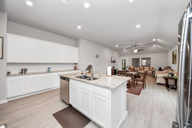 2610 Blue Abbott Drive, Fresno, TX 77545