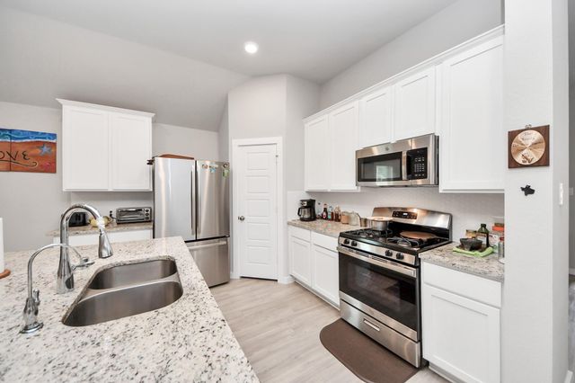 2610 Blue Abbott Drive, Fresno, TX 77545