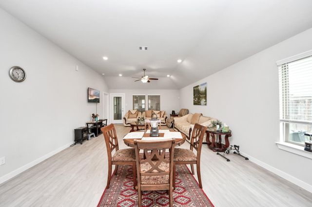 2610 Blue Abbott Drive, Fresno, TX 77545