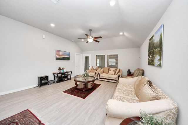 2610 Blue Abbott Drive, Fresno, TX 77545