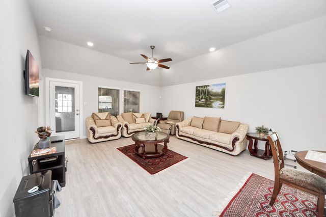 2610 Blue Abbott Drive, Fresno, TX 77545