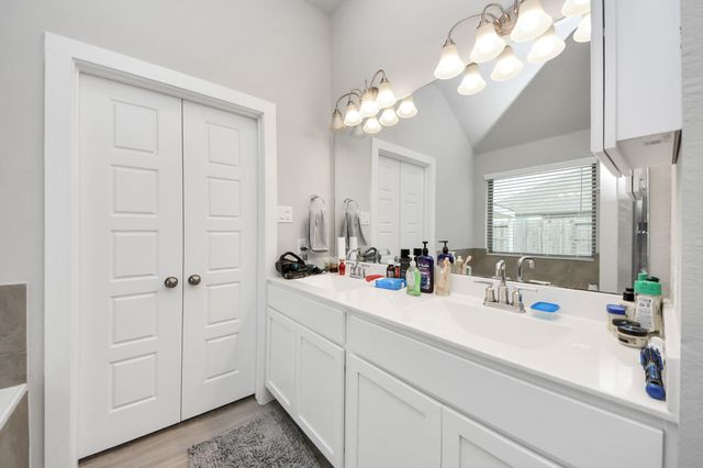 2610 Blue Abbott Drive, Fresno, TX 77545