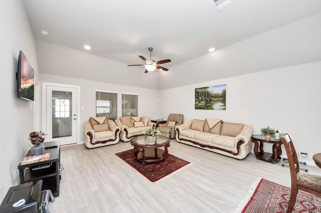 2610 Blue Abbott Drive, Fresno, TX 77545