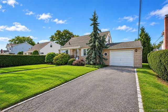 1298 Darby Road E, Wantagh, NY 11793