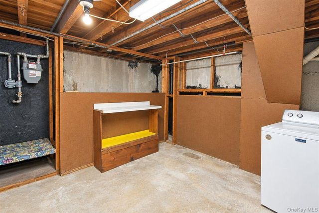 1298 Darby Road E, Wantagh, NY 11793