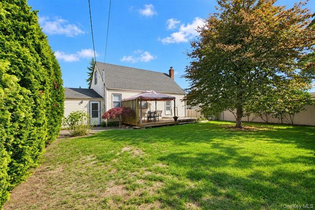 1298 Darby Road E, Wantagh, NY 11793