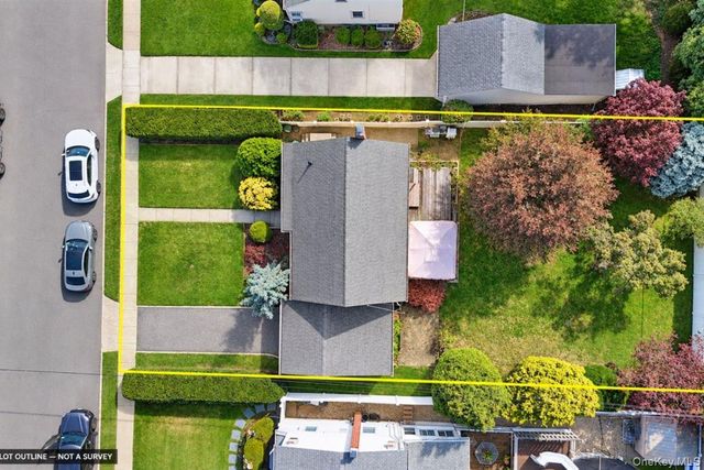 1298 Darby Road E, Wantagh, NY 11793