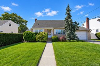 1298 Darby Road E, Wantagh, NY 11793