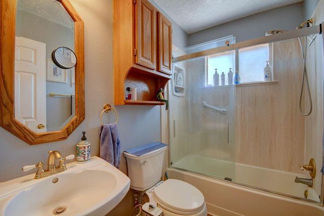 37 Castle Rock Road SE, Rio Rancho, NM 87124