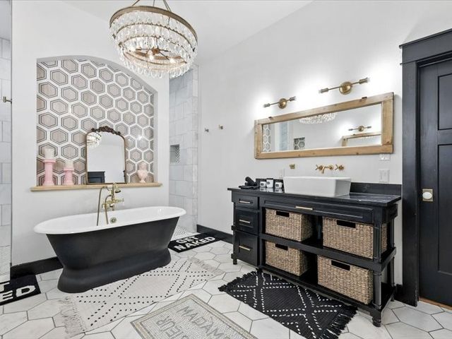 371 S Ring Road, Waxahachie, TX 75165