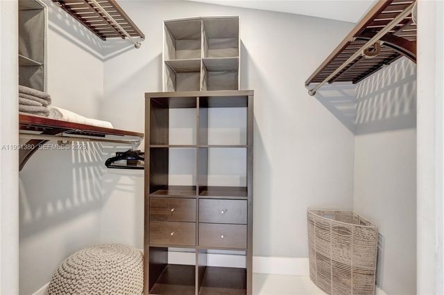 424 NE 27th Dr, Wilton Manors, FL 33334