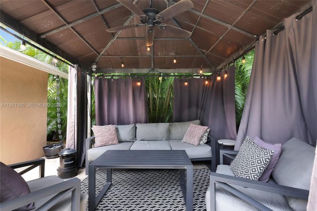 424 NE 27th Dr, Wilton Manors, FL 33334