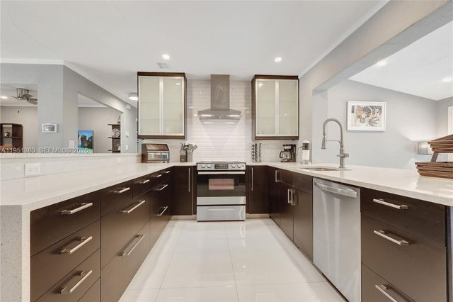 424 NE 27th Dr, Wilton Manors, FL 33334