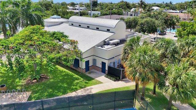 424 NE 27th Dr, Wilton Manors, FL 33334