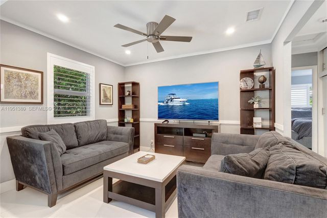 424 NE 27th Dr, Wilton Manors, FL 33334