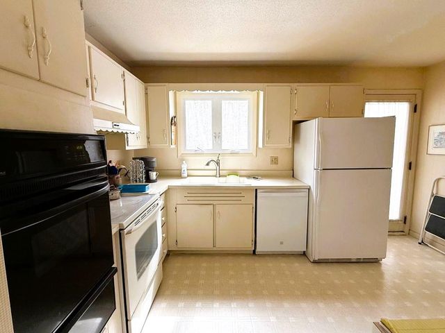 59 White Rock Hill Road, Bow, NH 03304