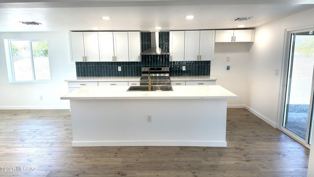 924 S Elmerita Avenue, Tucson, AZ 85710