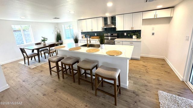 924 S Elmerita Avenue, Tucson, AZ 85710