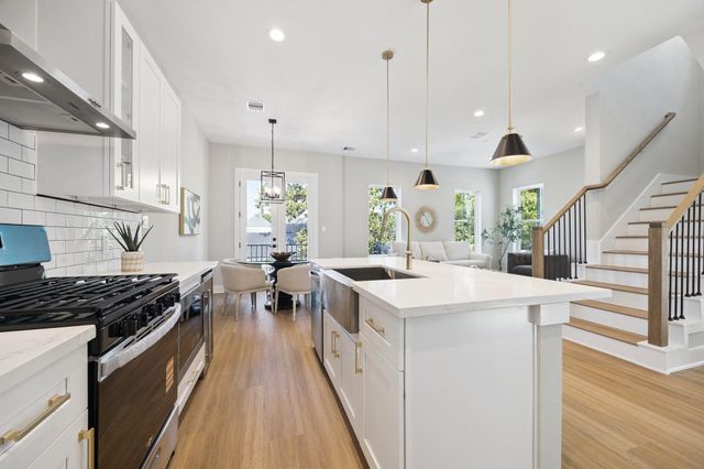 807 Martin Street D, Houston, TX 77018