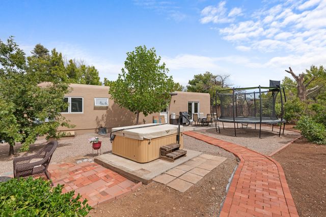 1911 THOMAS, Santa Fe, NM 87505