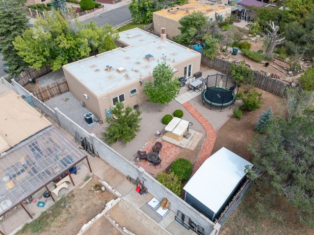 1911 THOMAS, Santa Fe, NM 87505