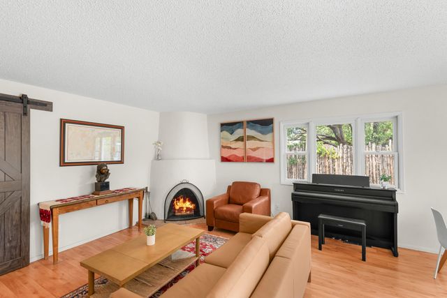1911 THOMAS, Santa Fe, NM 87505