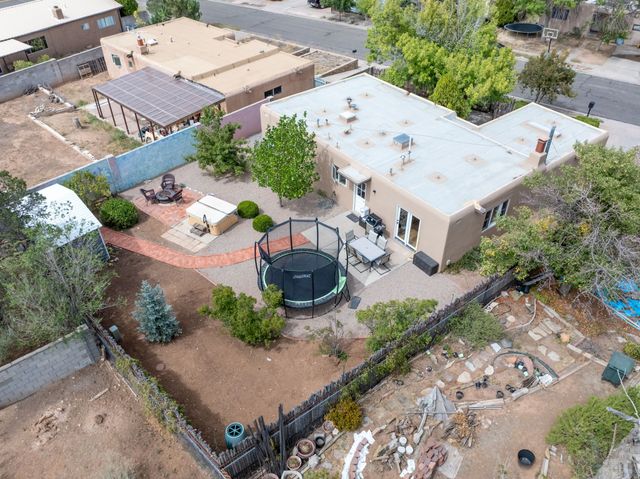 1911 THOMAS, Santa Fe, NM 87505
