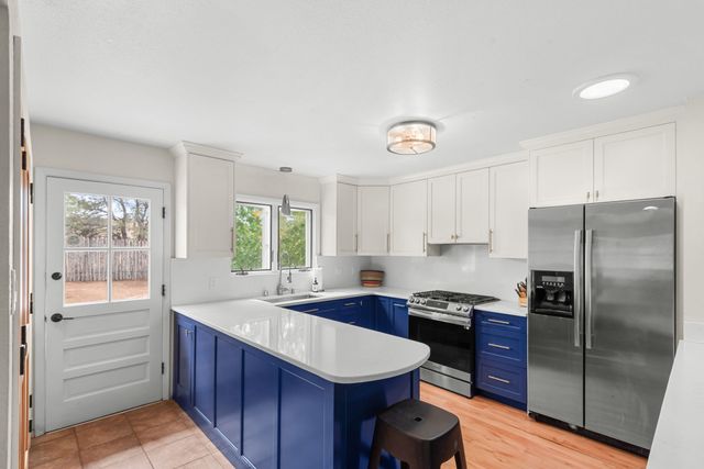 1911 THOMAS, Santa Fe, NM 87505