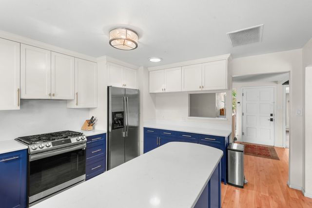 1911 THOMAS, Santa Fe, NM 87505