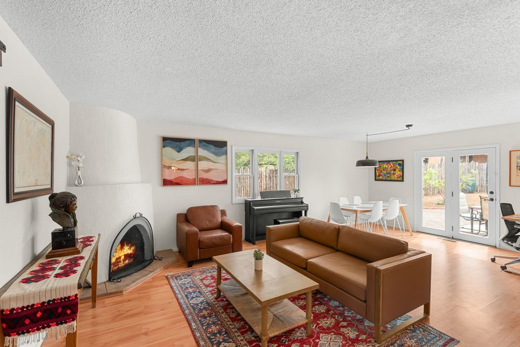 1911 THOMAS, Santa Fe, NM 87505