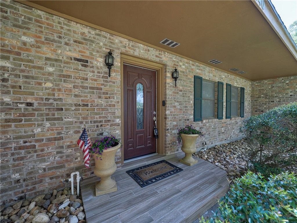 1540 W Deberry Ave, Aransas Pass, TX 78336 — photo 2