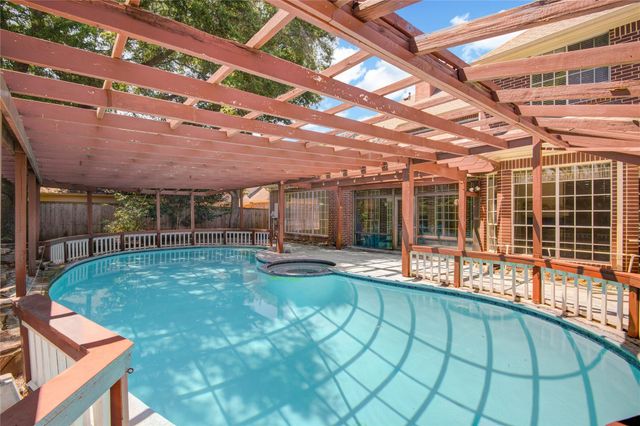 16 Treverstone Court, Sugar Land, TX 77479