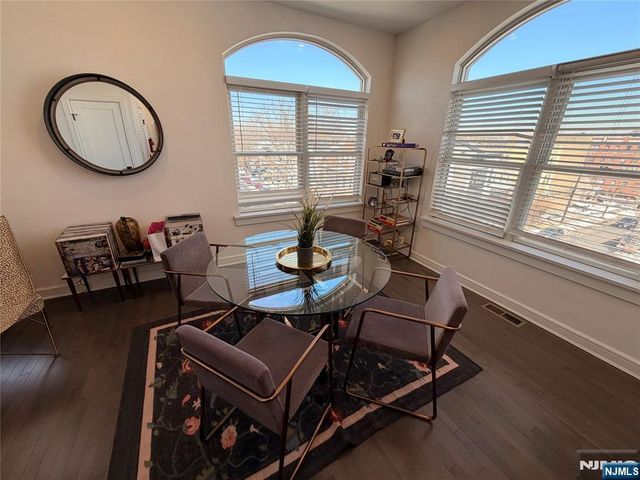 972 Summit Avenue 401, Jersey City, NJ 07307