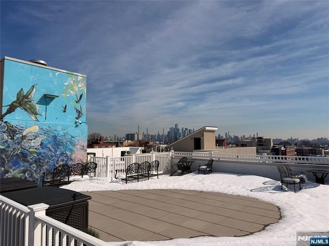 972 Summit Avenue 401, Jersey City, NJ 07307