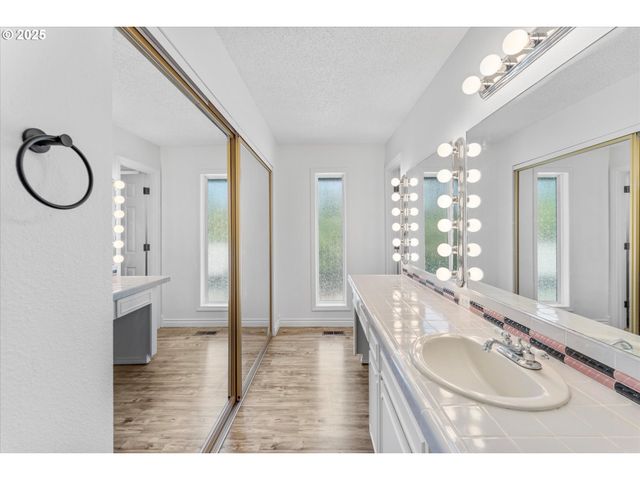 3079 Sw 22ND St, Gresham, OR 97080