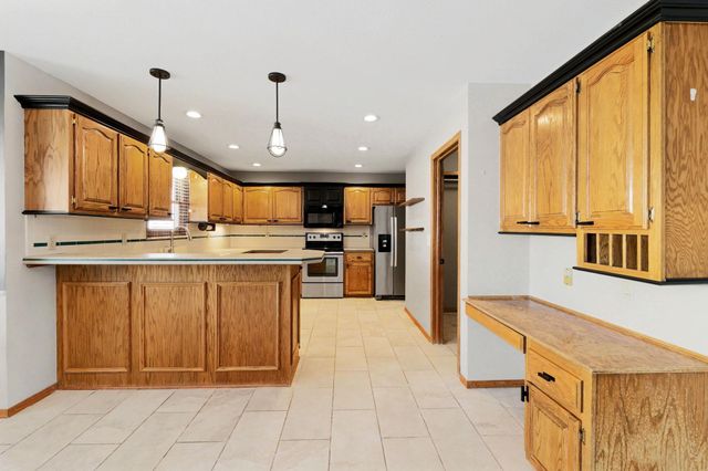 9814 W Jamesburg St, Wichita, KS 67212