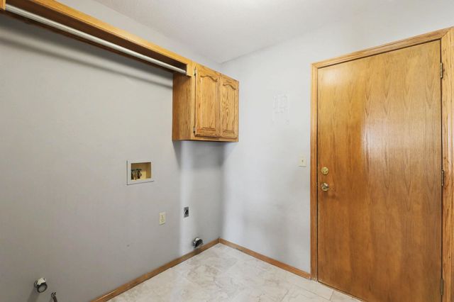 9814 W Jamesburg St, Wichita, KS 67212