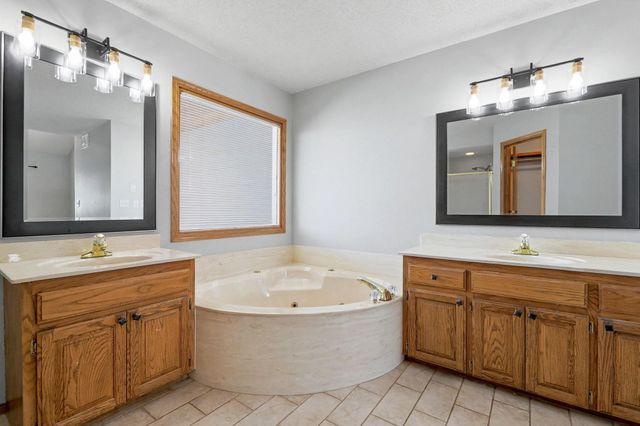 9814 W Jamesburg St, Wichita, KS 67212