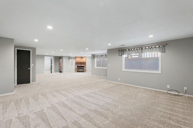 9814 W Jamesburg St, Wichita, KS 67212