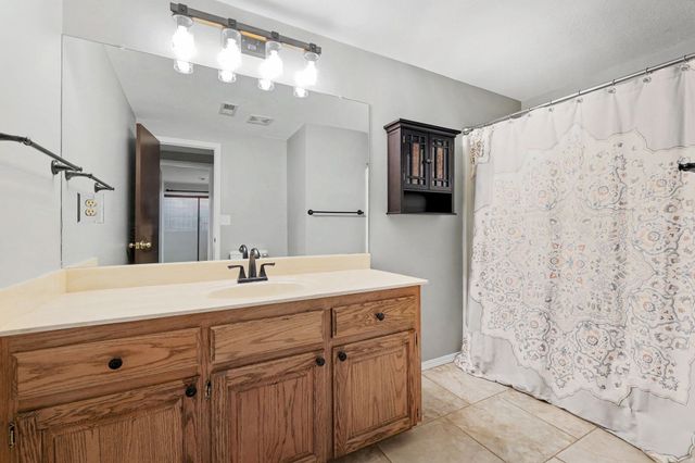 9814 W Jamesburg St, Wichita, KS 67212