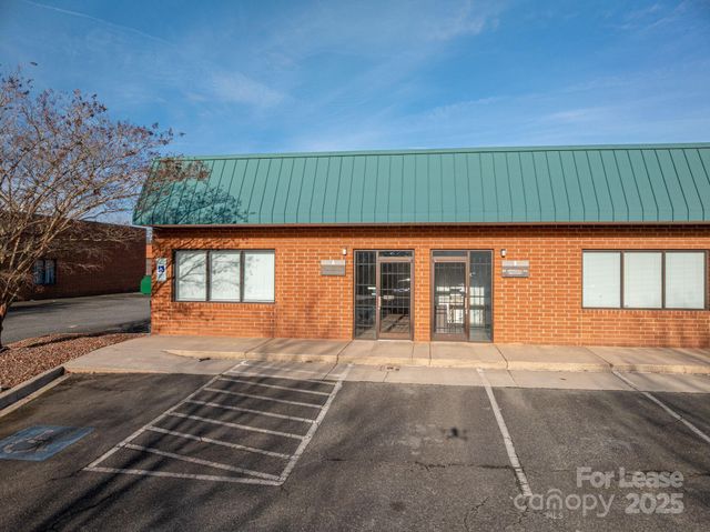 6128 Brookshire Boulevard A, Charlotte, NC 28216