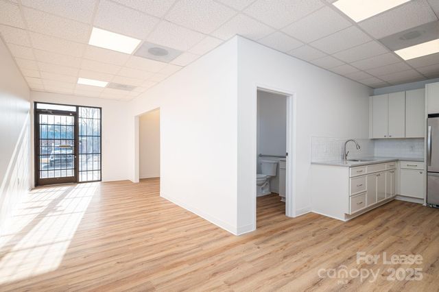 6128 Brookshire Boulevard A, Charlotte, NC 28216