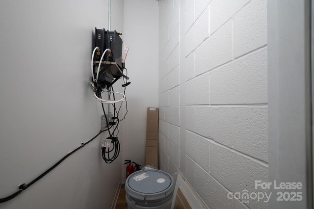 6128 Brookshire Boulevard A, Charlotte, NC 28216