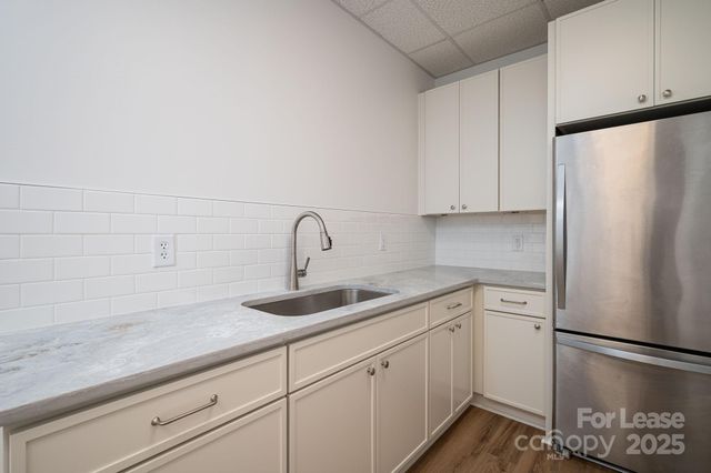 6128 Brookshire Boulevard A, Charlotte, NC 28216