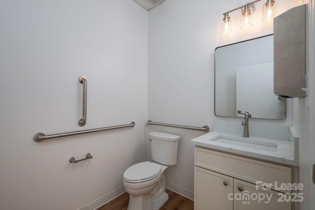 6128 Brookshire Boulevard A, Charlotte, NC 28216