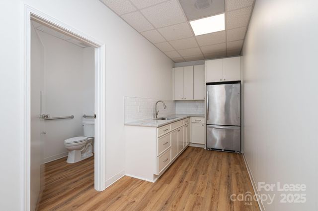 6128 Brookshire Boulevard A, Charlotte, NC 28216