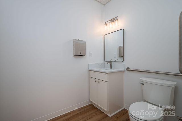 6128 Brookshire Boulevard A, Charlotte, NC 28216